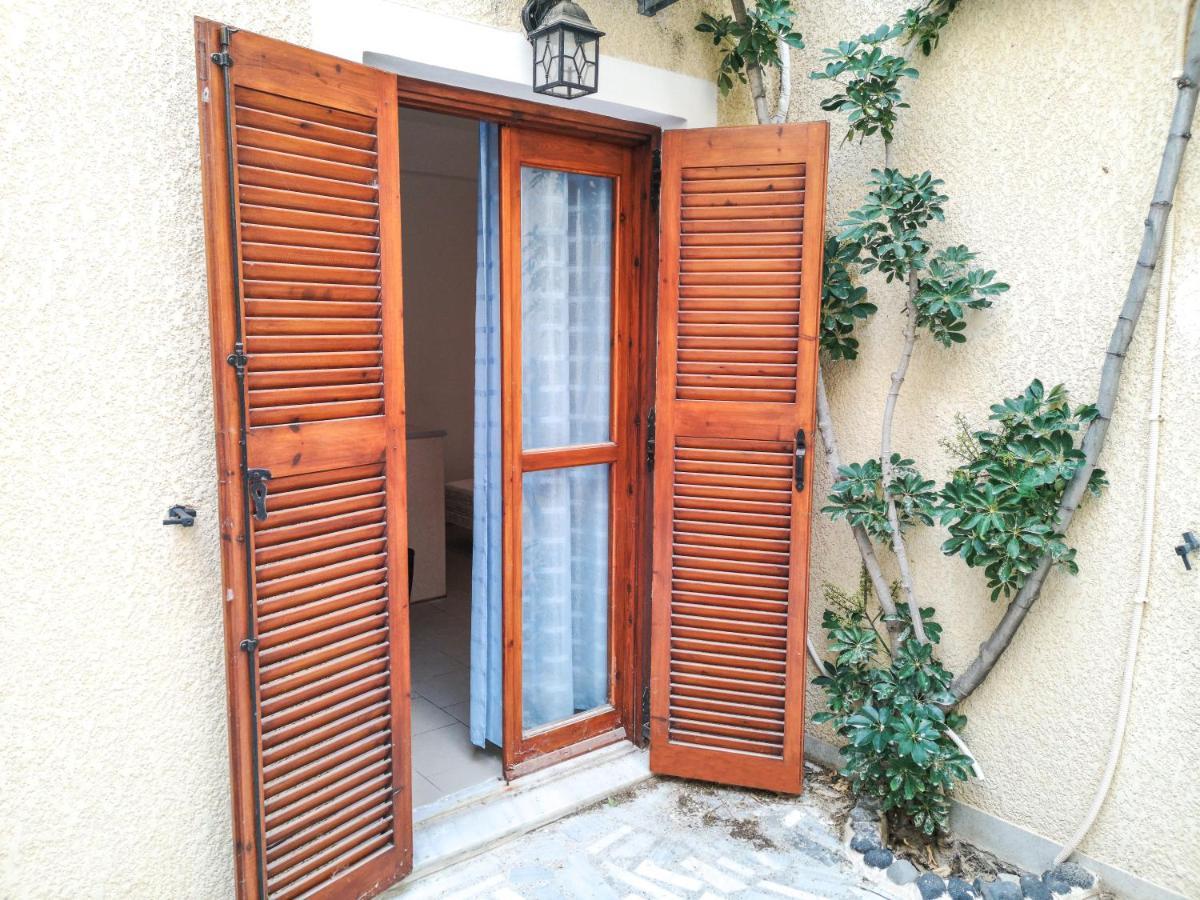 Dima 2* Perissa (Santorini)